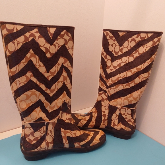 Coach pammie zebra print rain boots. Sz 10. Rubber boots - Picture 2 of 10